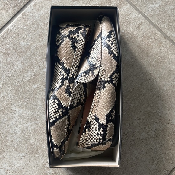 NIB Snake Print loafers Sz 10 - Picture 4 of 4